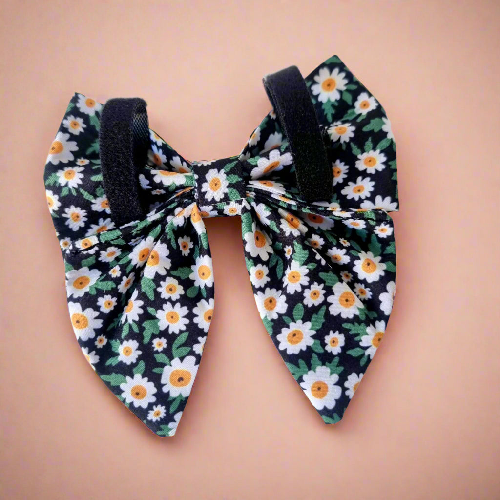 Daisy bowtie for dog
